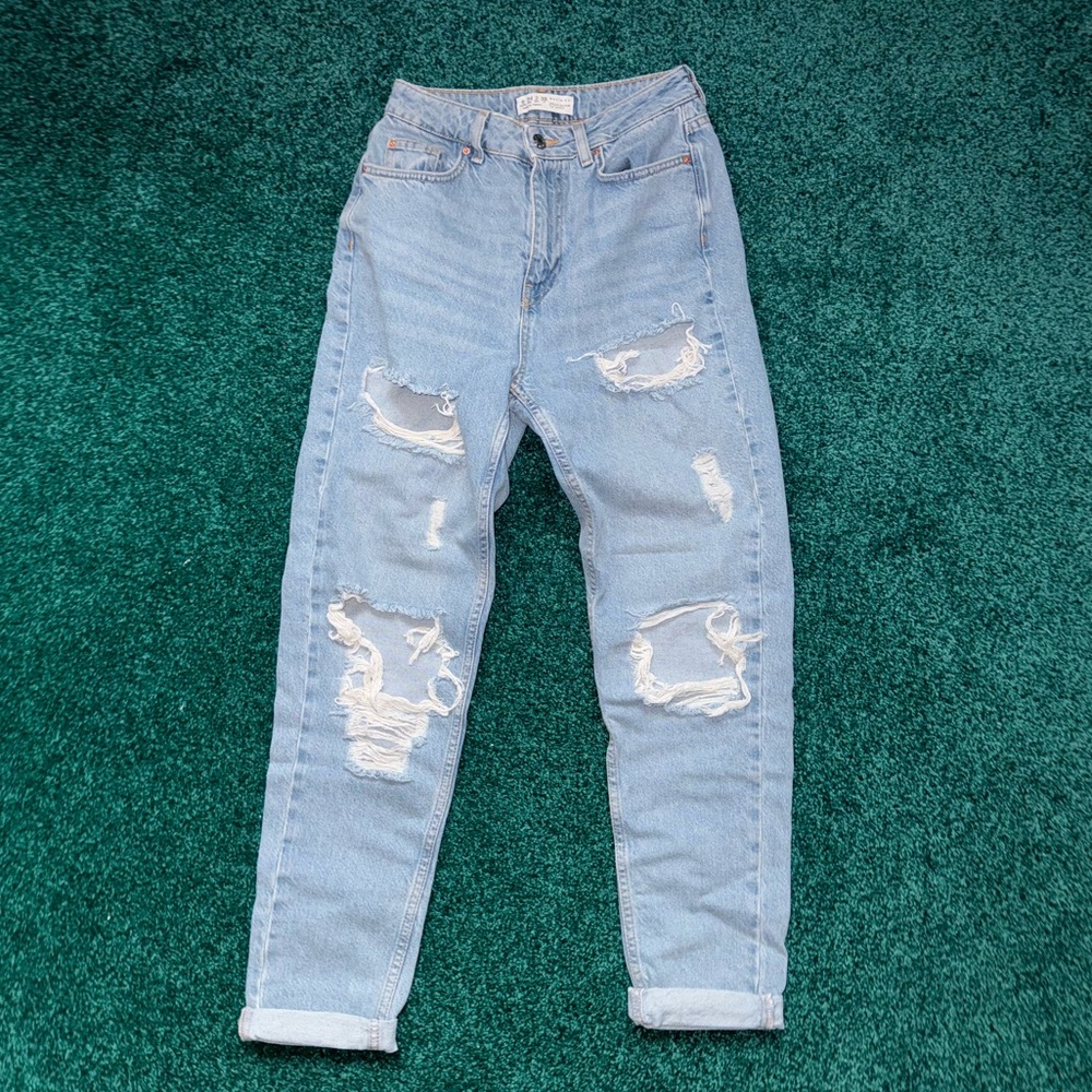 High waisted ripped jeans
